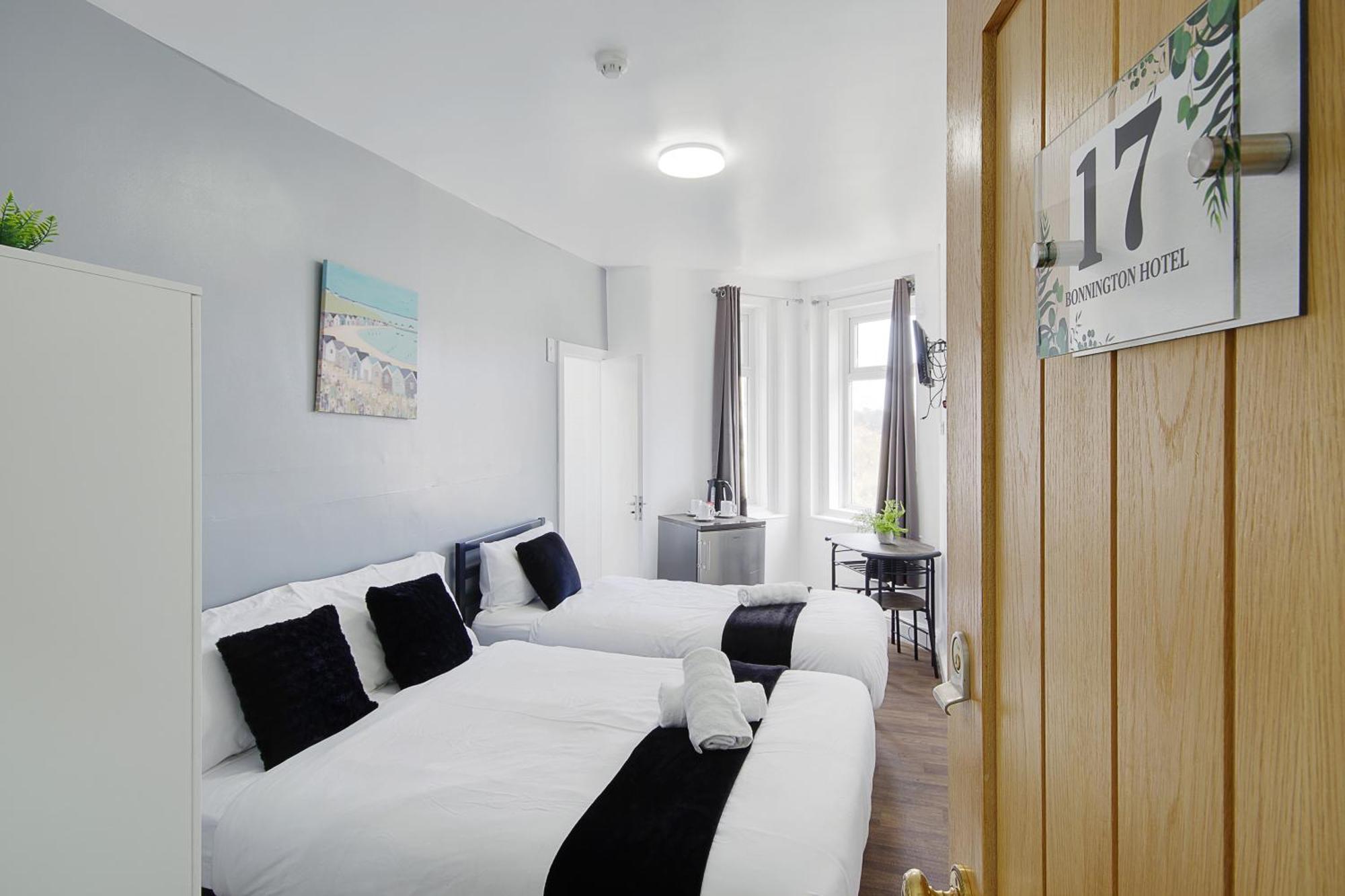 בורנמות' Azure Beach Hotel מראה חיצוני תמונה