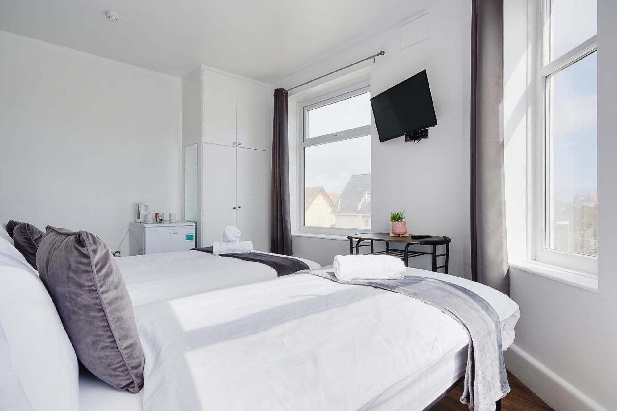 בורנמות' Azure Beach Hotel מראה חיצוני תמונה