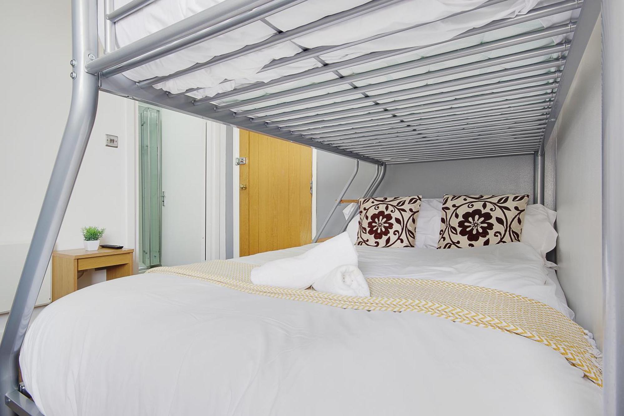בורנמות' Azure Beach Hotel מראה חיצוני תמונה